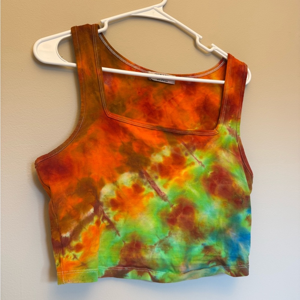 Zenana Outfitters Vibrant Tie-Dye Crop Top